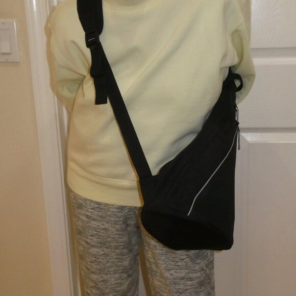 Cross Body Sling Bag Black - Picture 5 of 11